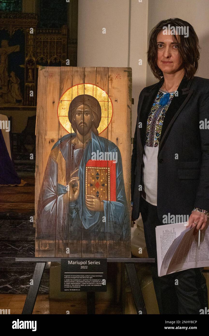 Folle che guardano l'incoronazione di re Carlo lll Foto Stock