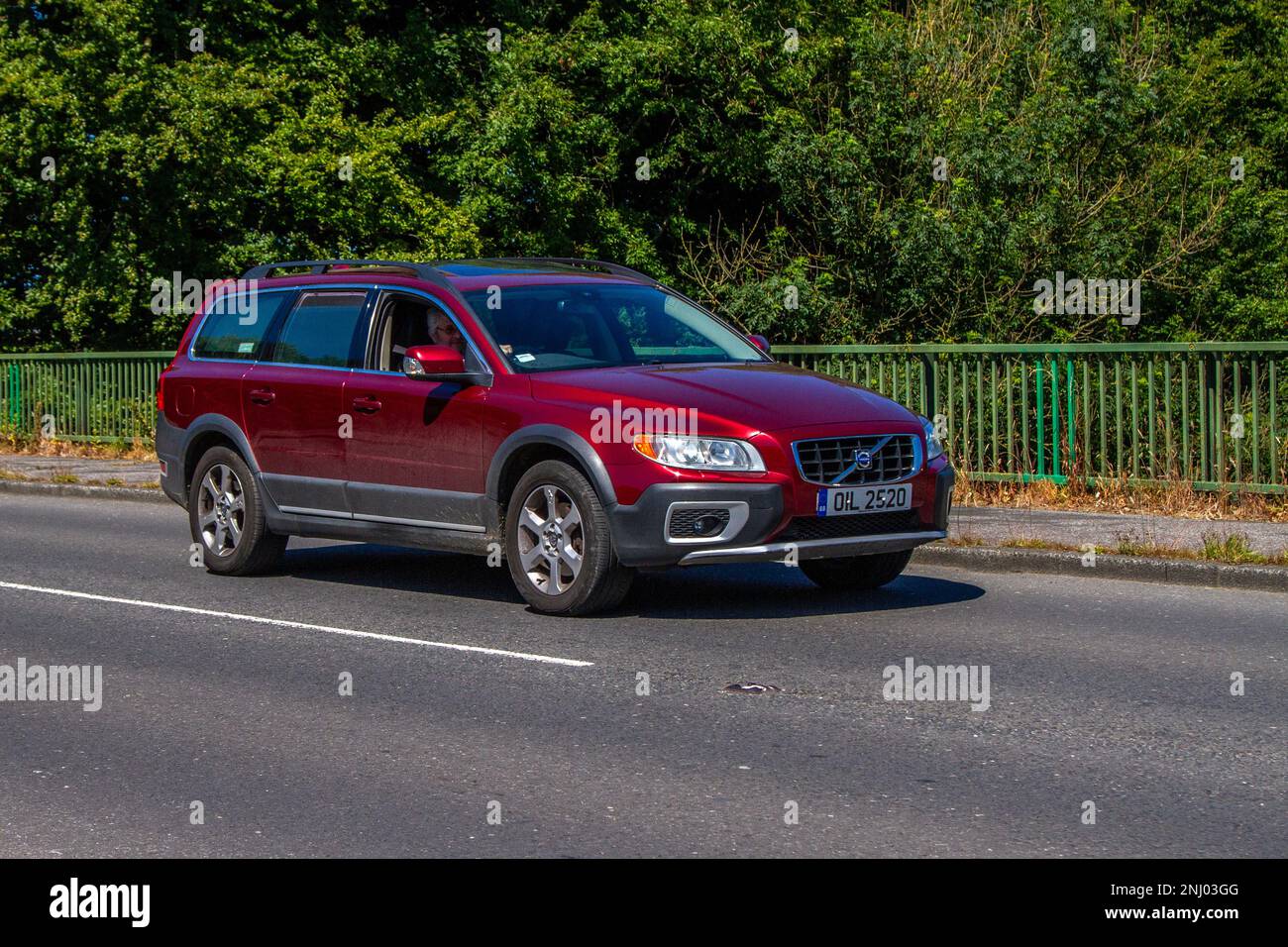 2008 Rosso VOLVO XC70 D se AWD, XC70 se Lux D5 A D5 185 Geartronic Auto manuale a 2400cc 6 marce Foto Stock