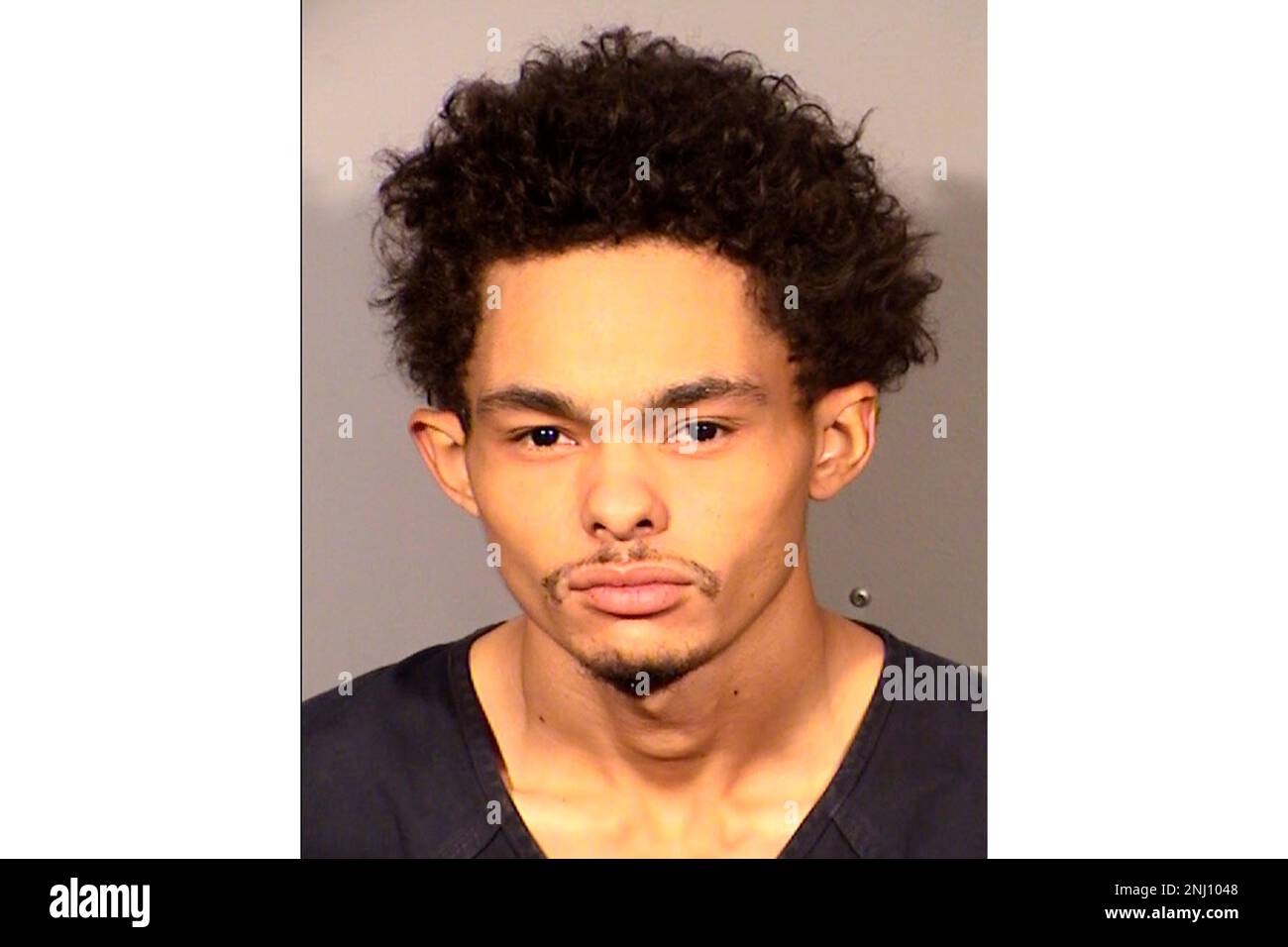 FILE - This undated photo provided by Las Vegas police shows Tyson Hampton, 24, of Las Vegas. A 24-year-old man accused of killing a veteran Las Vegas police officer stood silently in court in a case that prosecutors have said might bring the death penalty. Tyson Hampton's public defenders on Tuesday, Nov. 1, 2022, waived the reading of 27 felony charges including murder and attempted murder in the early Oct. 13 shooting that killed Officer Truong Thai and wounded Hampton's mother-in-law. (Las Vegas Metropolitan Police Department via AP, File) Foto Stock