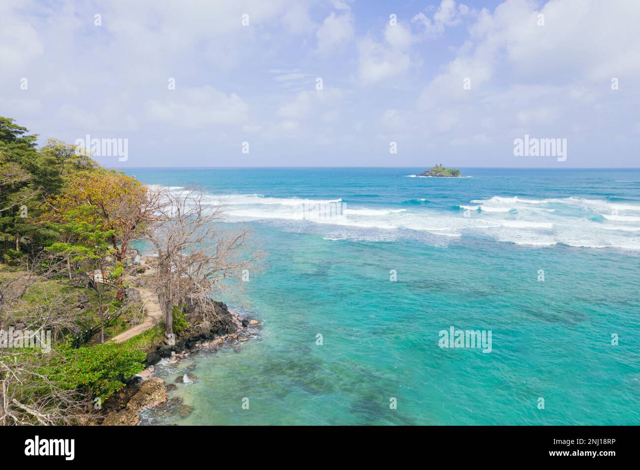 Vista aerea di un paradiso tropicale come la spiaggia con acque cristalline turchesi Foto Stock