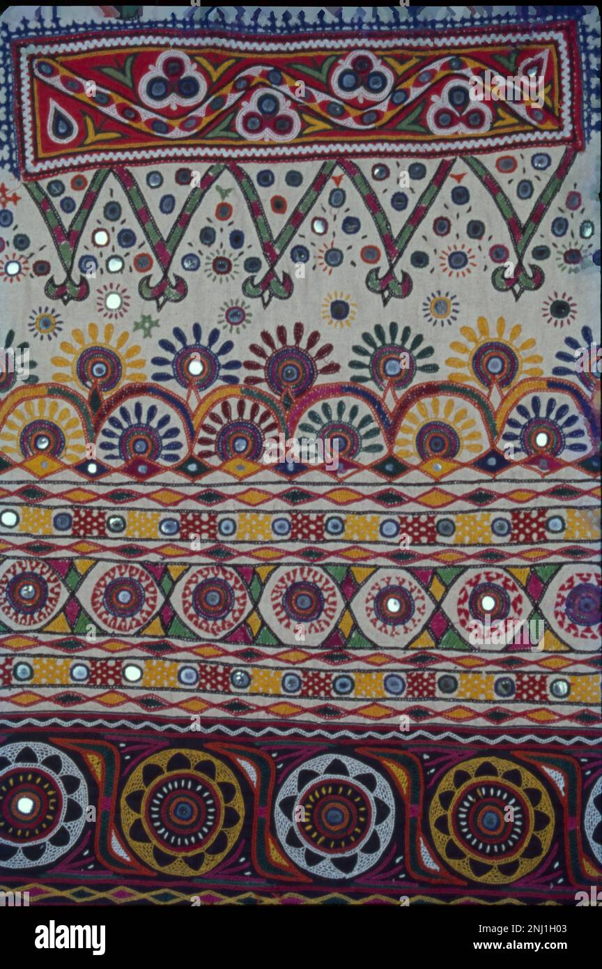 Marubhumi Set Di 5 Federe Per Cuscino In Seta Jacquard Con Ricamo A Mano - Stile Etnico Indiano, 41x41 Cm, Decorazione Arredamento Etnico