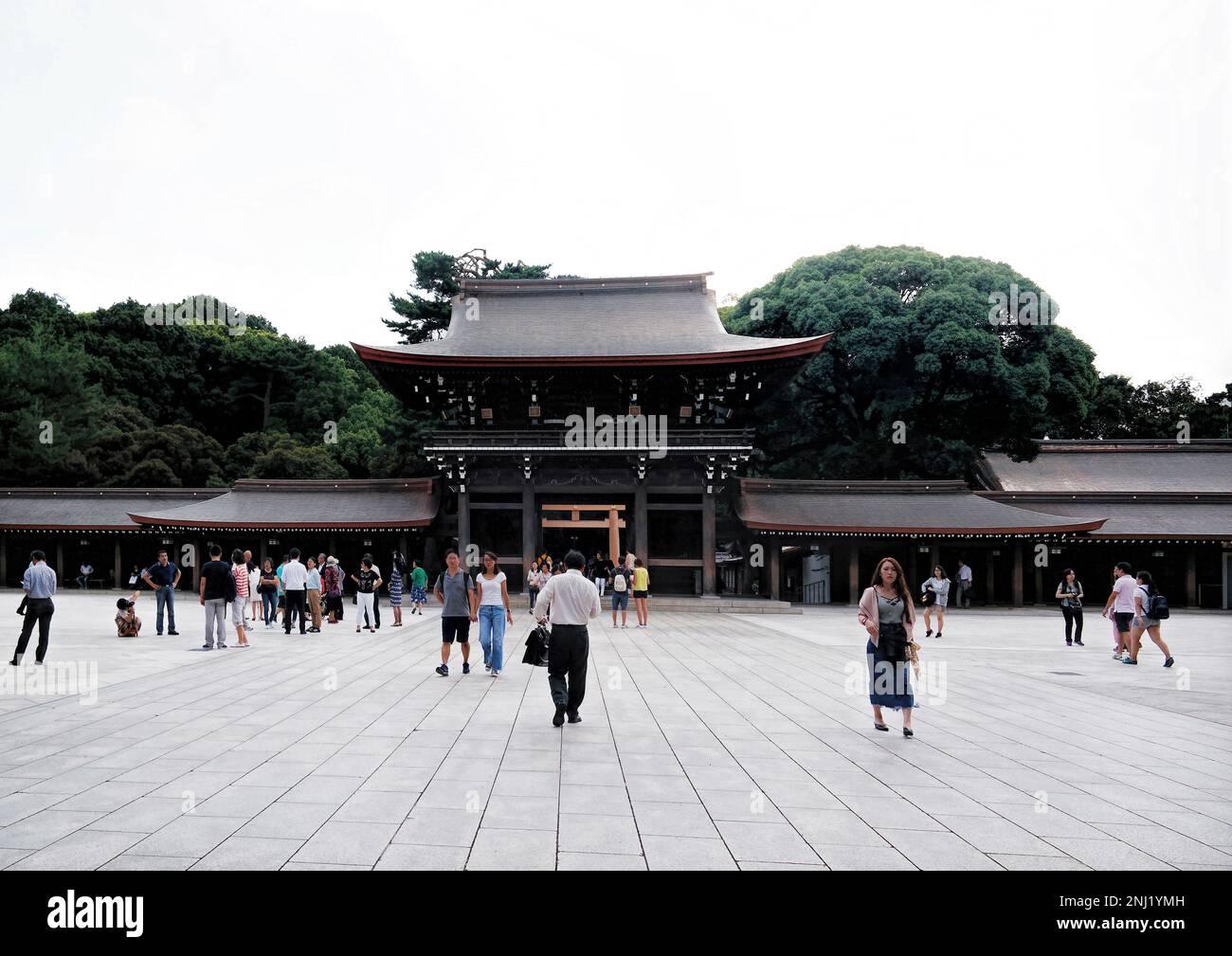 Tokyo, Giappone - Set, 2017: Il Santuario di Meiji, situato a Shibuya, è il santuario Shintoista che è dedicato agli spiriti deificati dell'imperatore Meiji e del suo wi Foto Stock