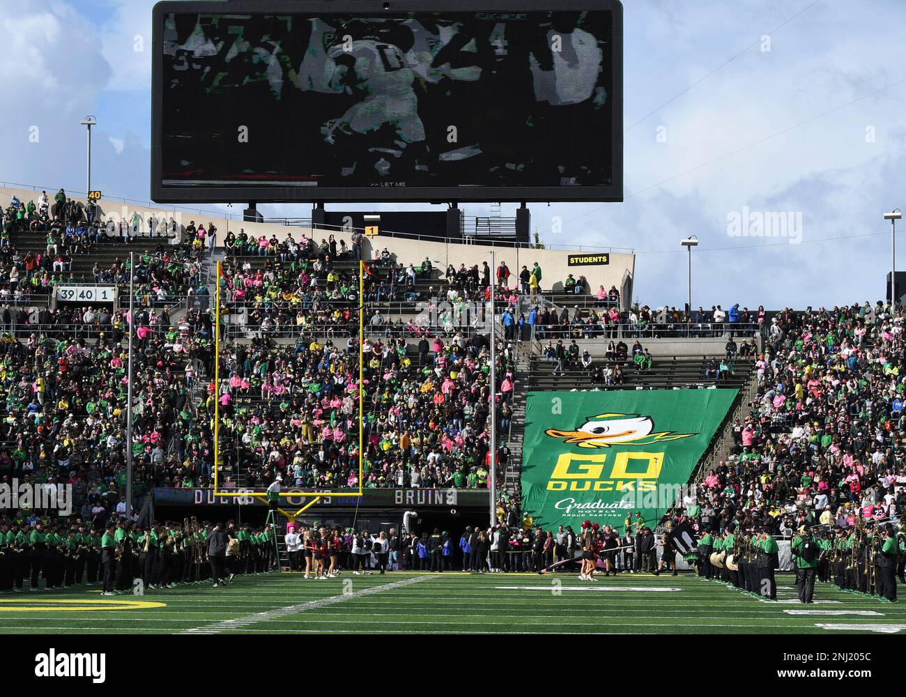 EUGENE, OR - OCTOBER 22: A general view of Autzen Stadium prior to the start of the game during a PAC-12 Conference college football game between the UCLA Bruins and Oregon Ducks on October 22, 2022 at Autzen Stadium in Eugene, Oregon. (Photo by Brian Murphy/Icon Sportswire) (Icon Sportswire via AP Images) Foto Stock