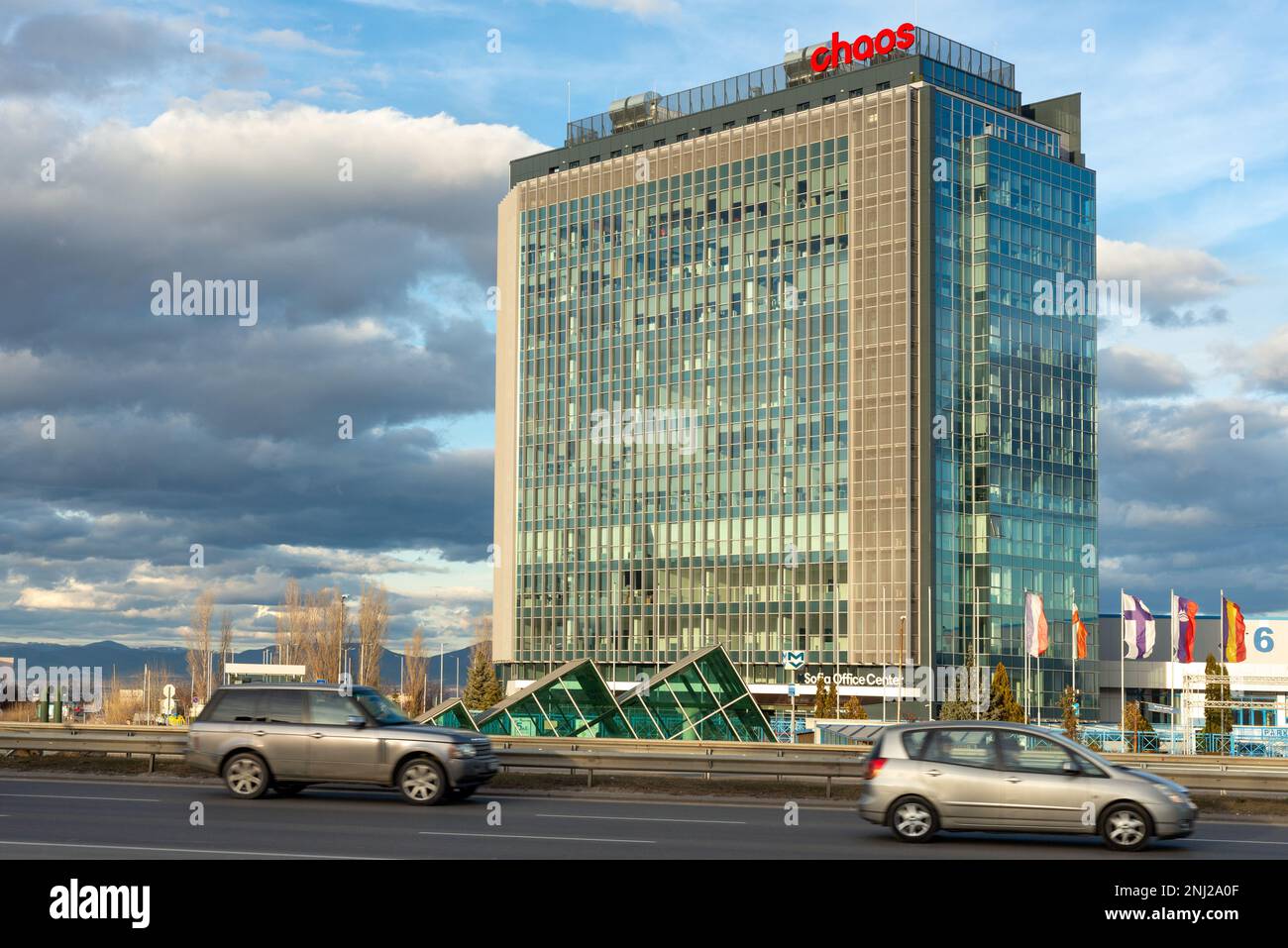 L'edificio del Centro uffici di Sofia è sede di UNA compagnia CAOTICA a Sofia, Bulgaria, Europa orientale, Balcani, UE Foto Stock