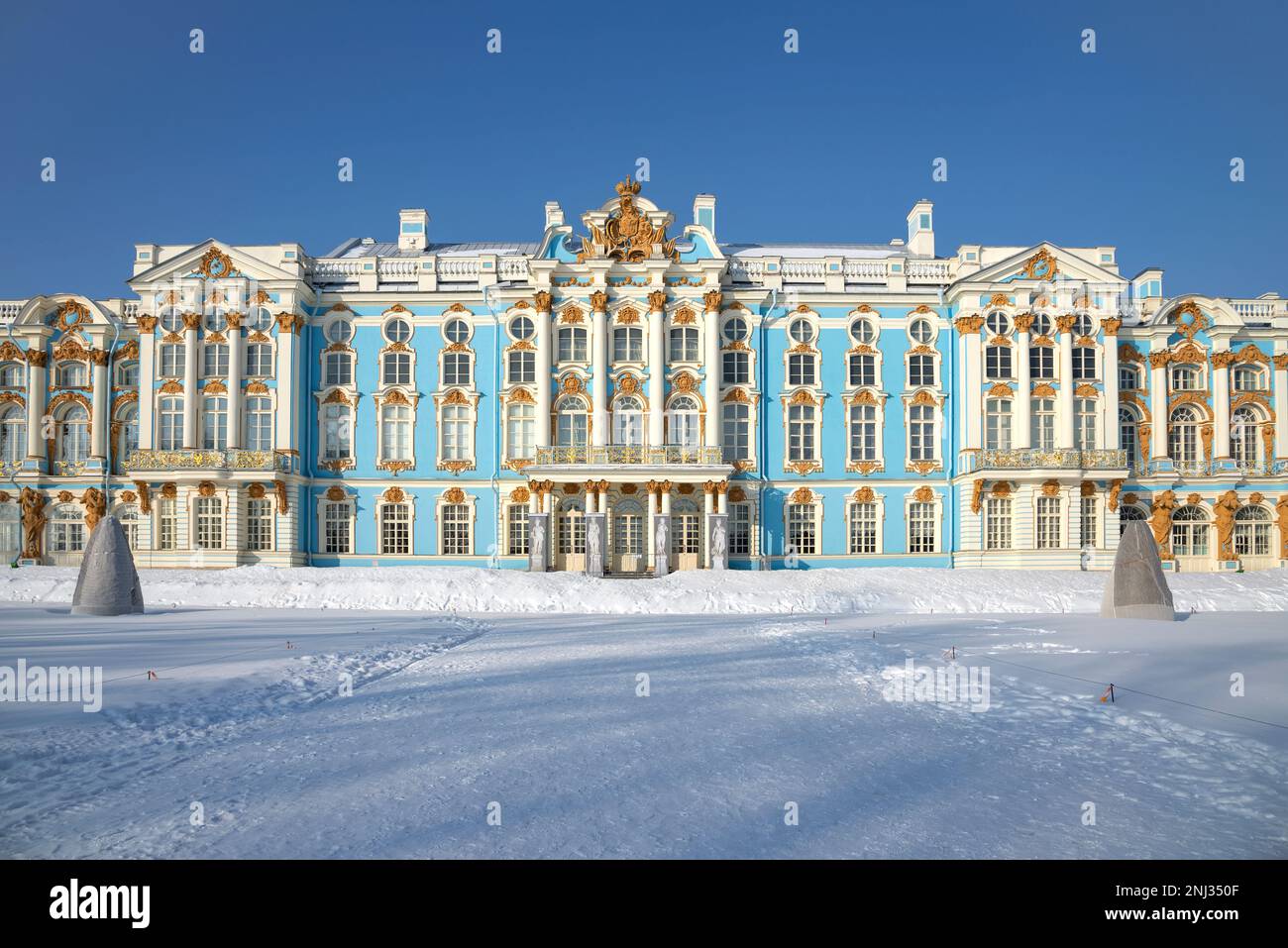 PUSHKIN, RUSSIA - 21 FEBBRAIO 2023: Edificio del Palazzo di Caterina in una giornata invernale. Tsarskoye Selo Foto Stock