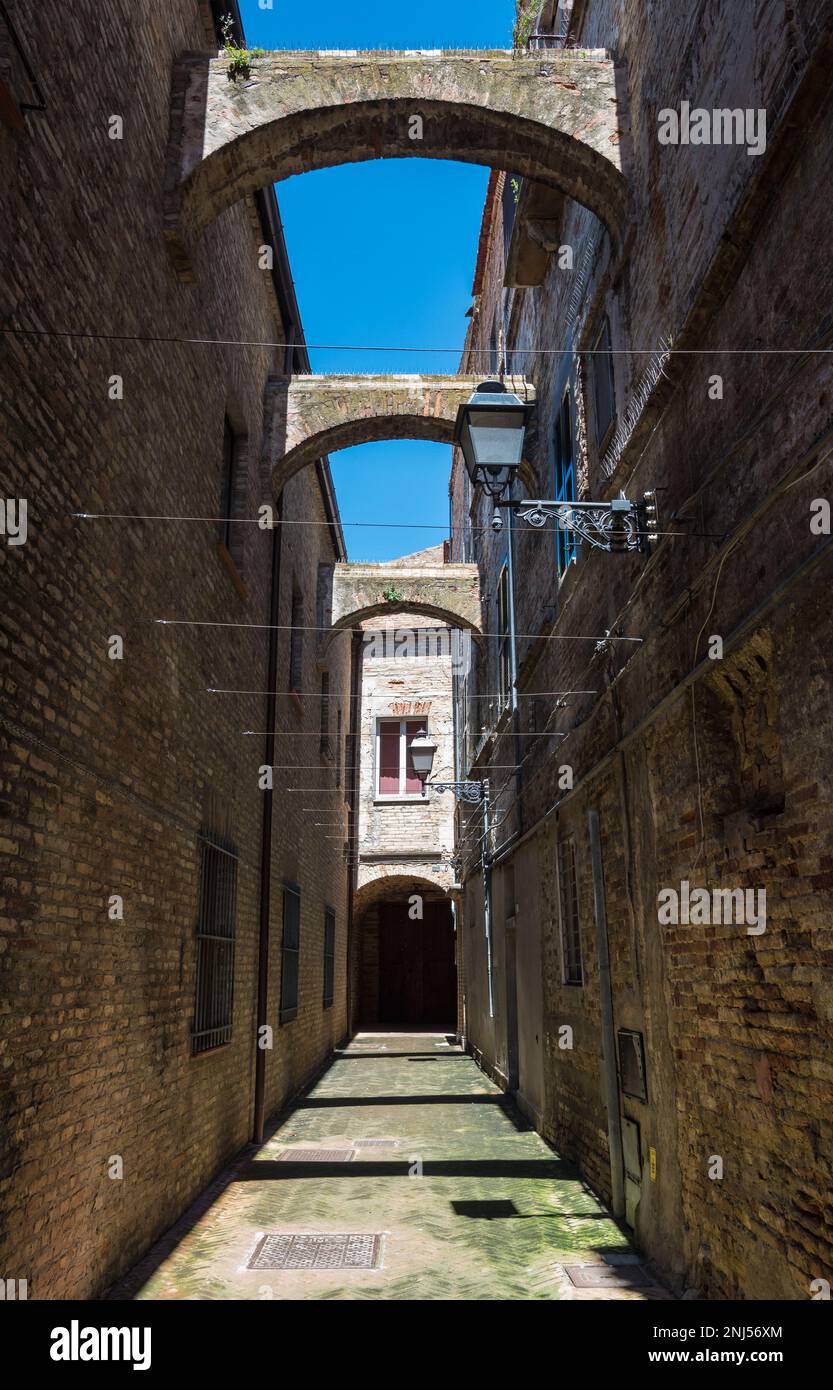 Città Sant'Angelo (Abruzzo, Italia) - elegante cittadina collinare affacciata sul mare, in provincia di Pescara. Qui una vista del centro storico medievale Foto Stock