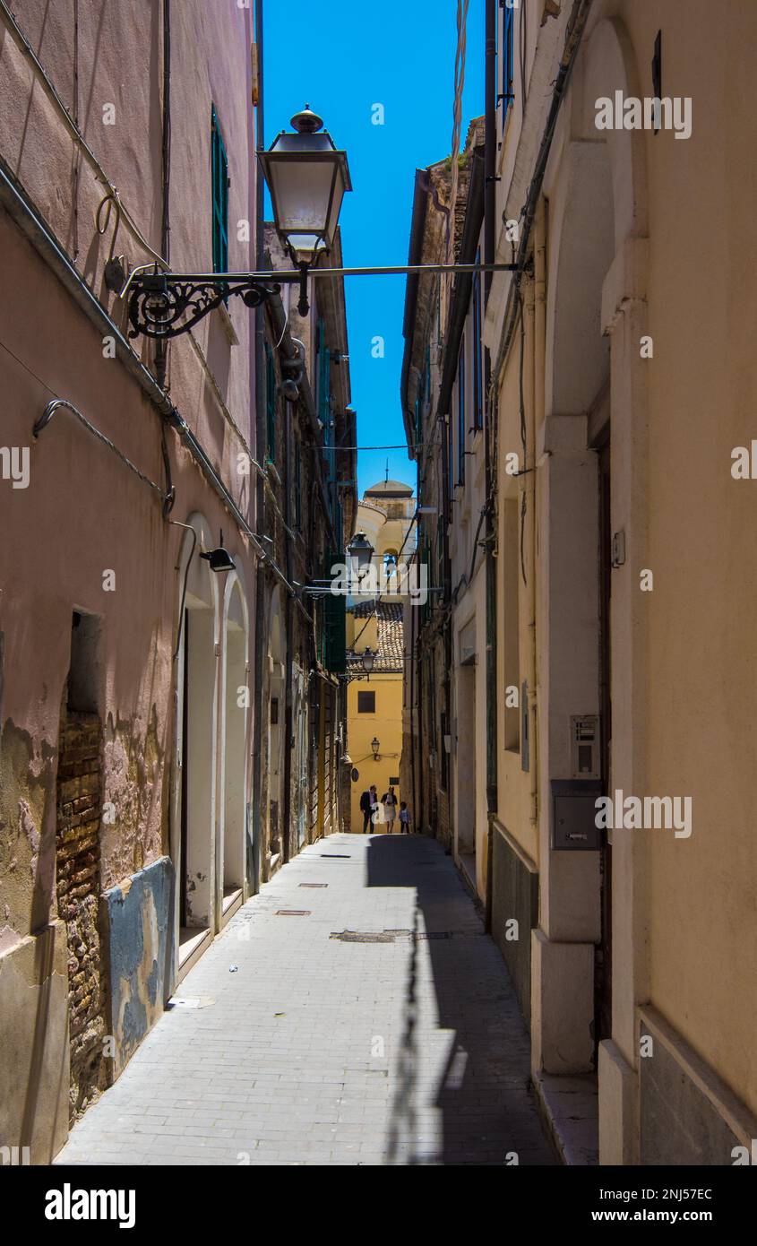 Città Sant'Angelo (Abruzzo, Italia) - elegante cittadina collinare affacciata sul mare, in provincia di Pescara. Qui una vista del centro storico medievale Foto Stock