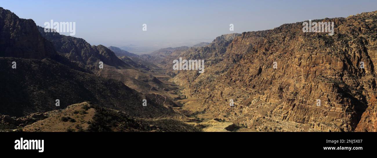 Vista attraverso la Riserva della biosfera di Dana, Wadi Dana, Giordania centro-sud, Medio Oriente. La più grande riserva naturale della Giordania Foto Stock