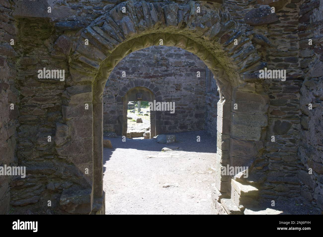 Arco scolpito all'interno della Kilmalkedar Church County Kerry EIRE Irlanda Foto Stock