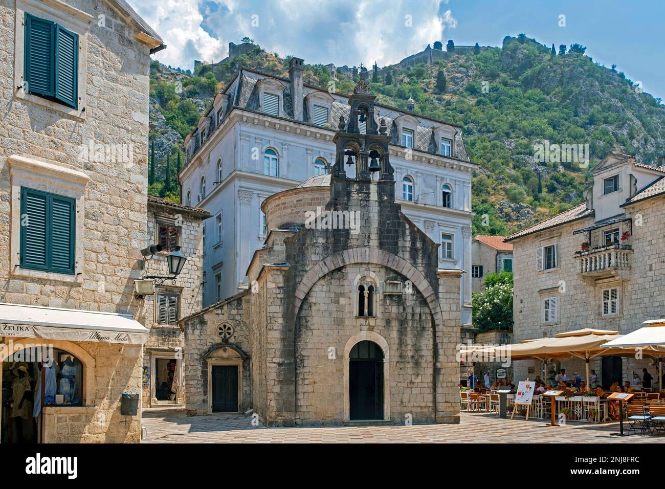 Chiesa ortodossa serba del 12th ° secolo di San Luke / Sveti Luka nel centro storico veneziano della città di Cattaro, nel sud-ovest del Montenegro Foto Stock