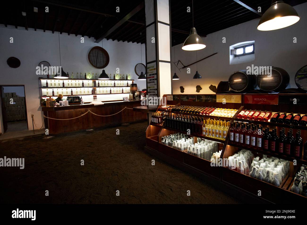 Il negozio di vini e il tour iniziano presso la cantina la geria Bodega Lanzarote, Isole Canarie, Spagna Foto Stock