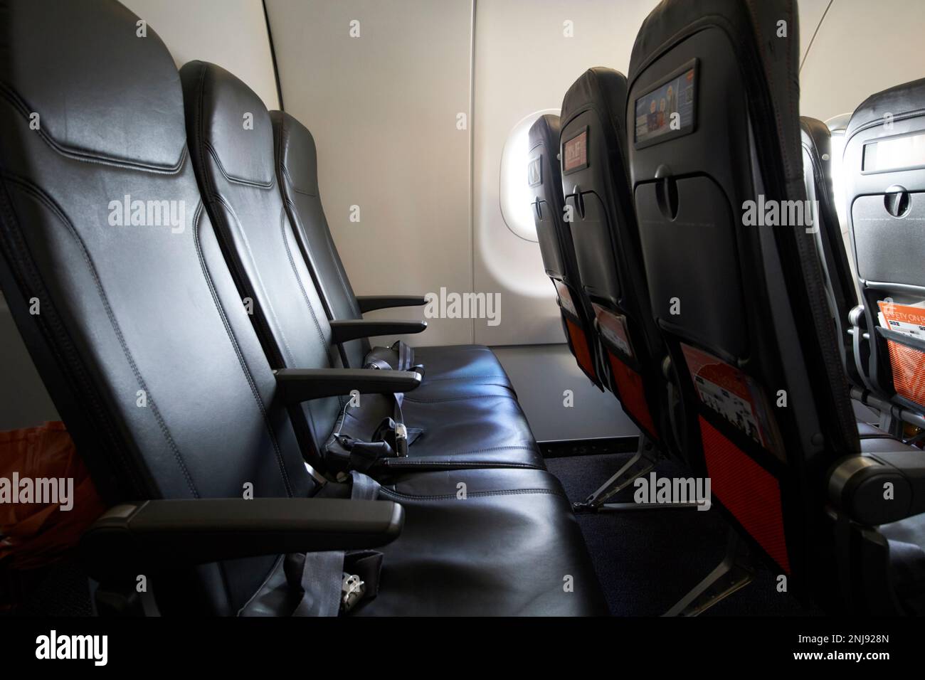 La peggiore fila di posti a sedere in un airbus A320 ultima fila senza finestra più piccola larghezza dei posti a Lanzarote, Isole Canarie, Spagna Foto Stock