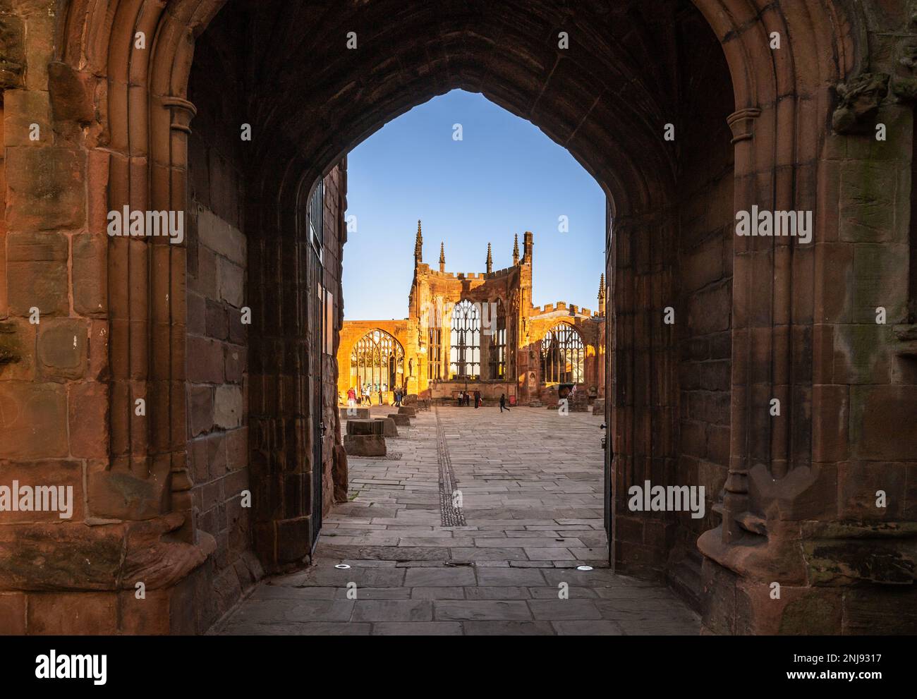 Porta d'ingresso alla Coventry Cathedral UK Foto Stock