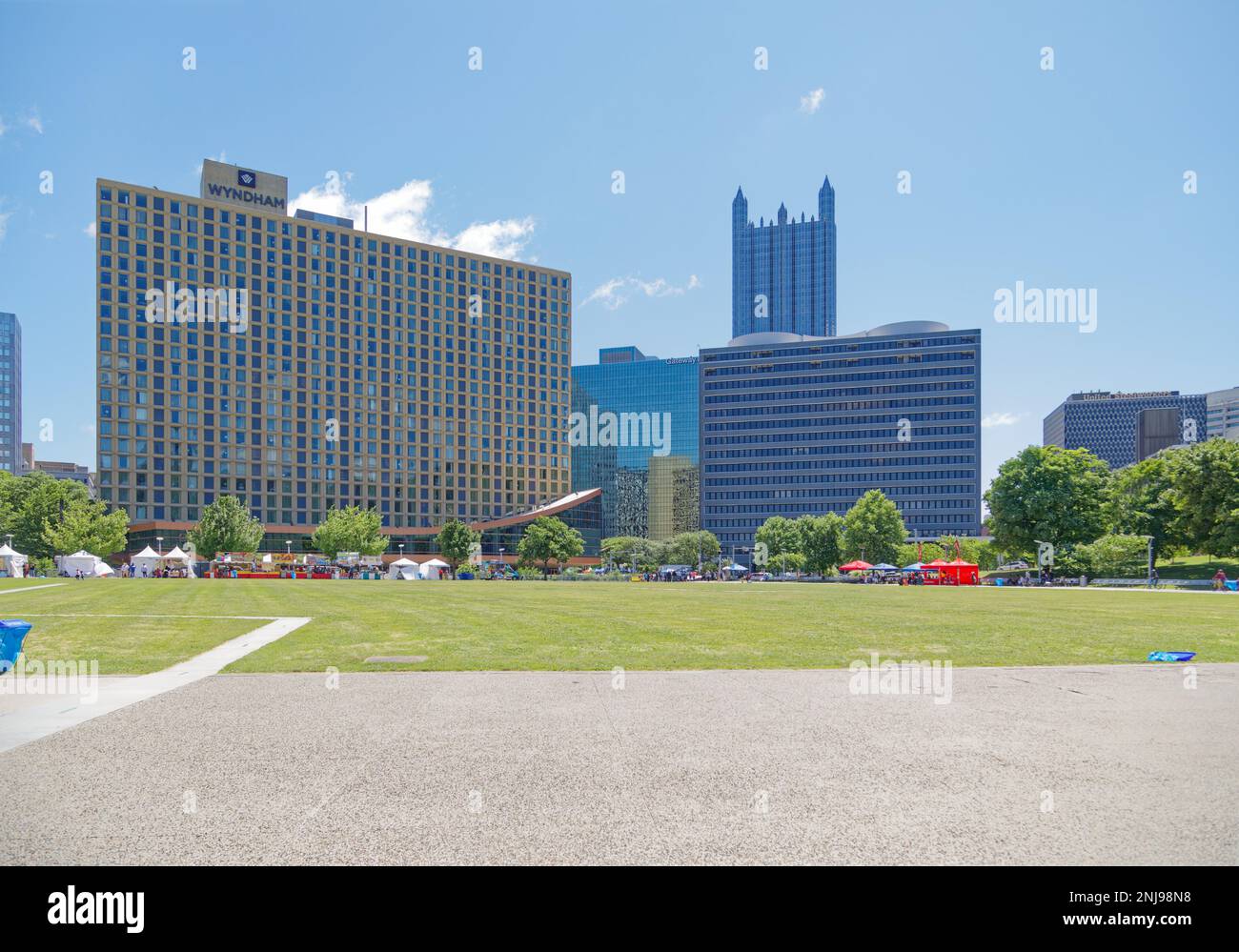 Vista dal Point state Park: Wyndham Grand Pittsburgh Downtown, RiverVue Apartments, United Steelworkers Building. Foto Stock
