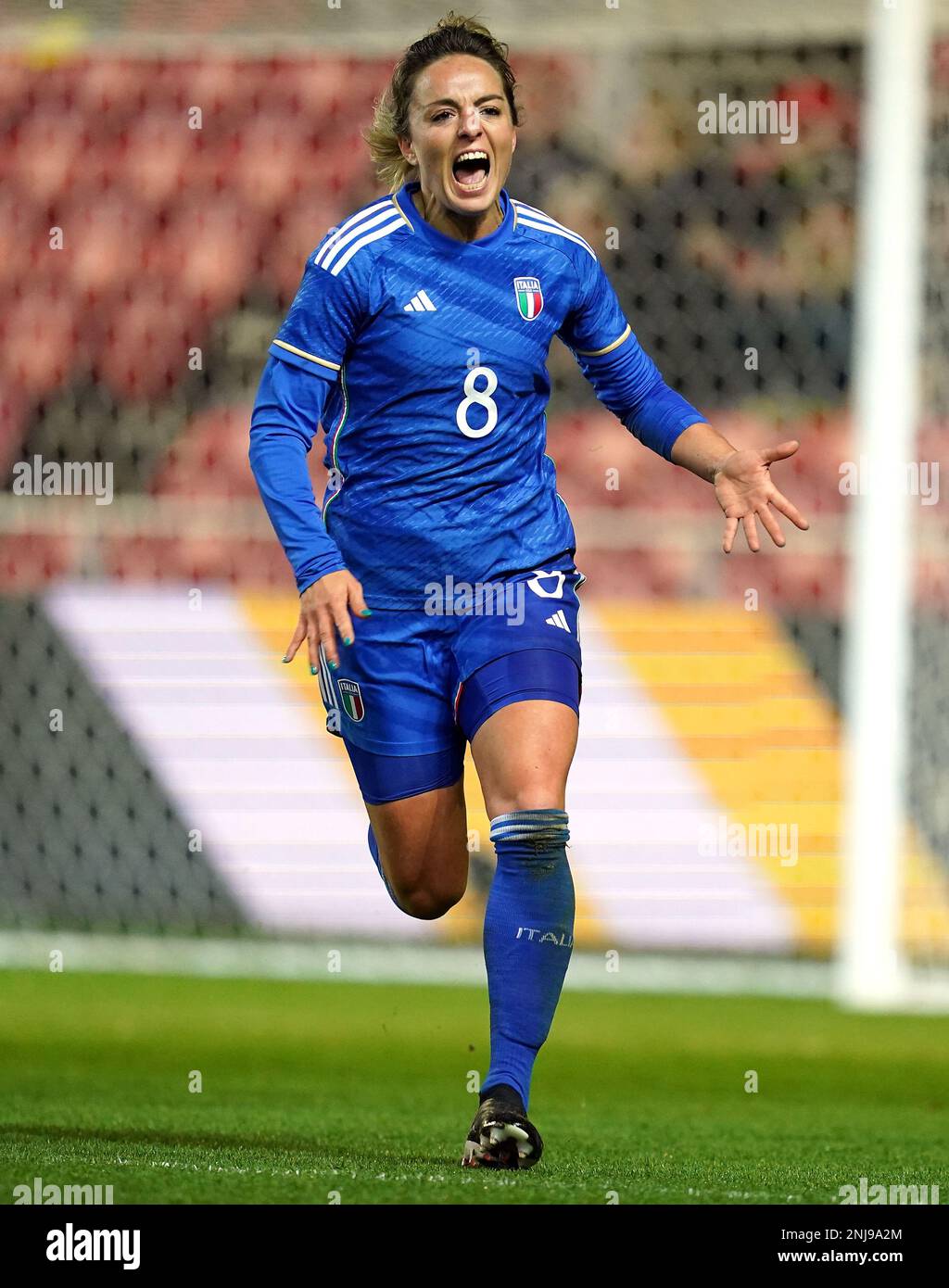 Martina Rosqui in Italia festeggia il secondo gol della partita durante la partita della Arnold Clark Cup ad Ashton Gate, Bristol. Data immagine: Mercoledì 22 febbraio 2023. Foto Stock