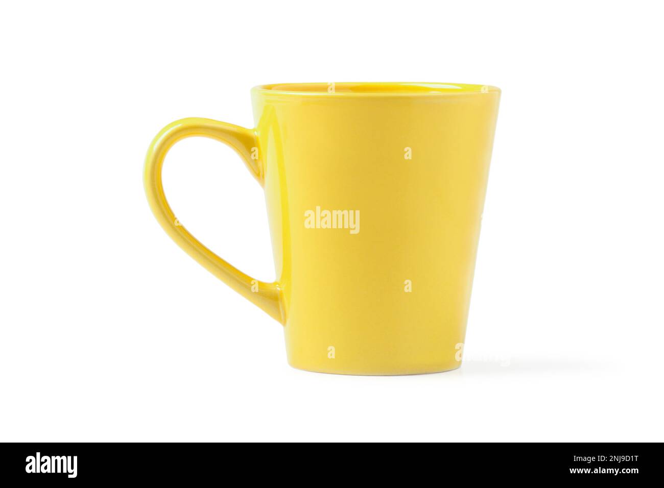 Primo piano in vetro ceramico giallo isolato su sfondo bianco Foto Stock