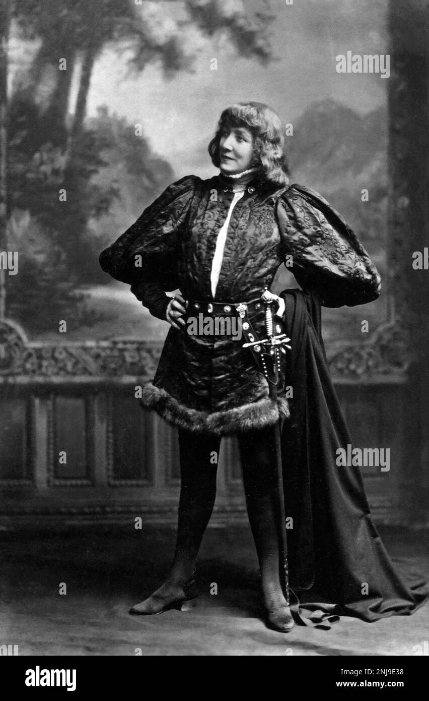 Sarah Bernhardt (1844-1923) come Amleto nella commedia di Shakespeare con lo stesso nome, 19th ° secolo Foto Stock