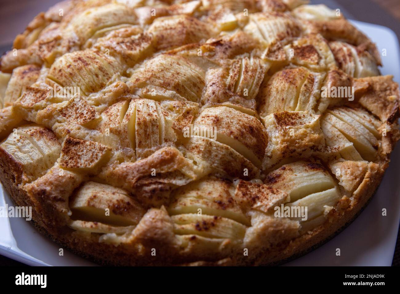 Torta di mele fatta in casa su un piatto Foto Stock
