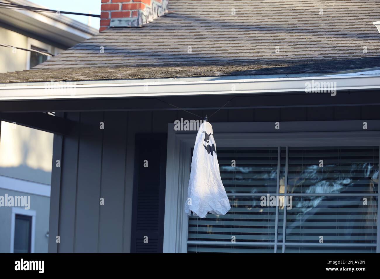 11-1-2022: Burlingame, California: Decorazioni di Halloween sulle strade Foto Stock