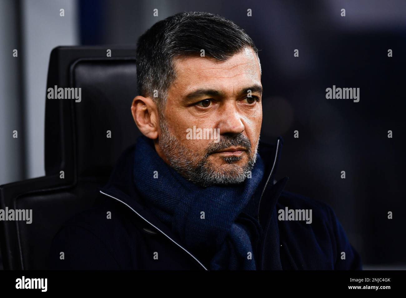 Milano, Italia. 22 febbraio 2023. Sergio Conceicao, allenatore capo del FC Porto, guarda in anticipo alla partita di calcio della UEFA Champions League 16 tra FC Internazionale e FC Porto. Credit: Nicolò campo/Alamy Live News Foto Stock