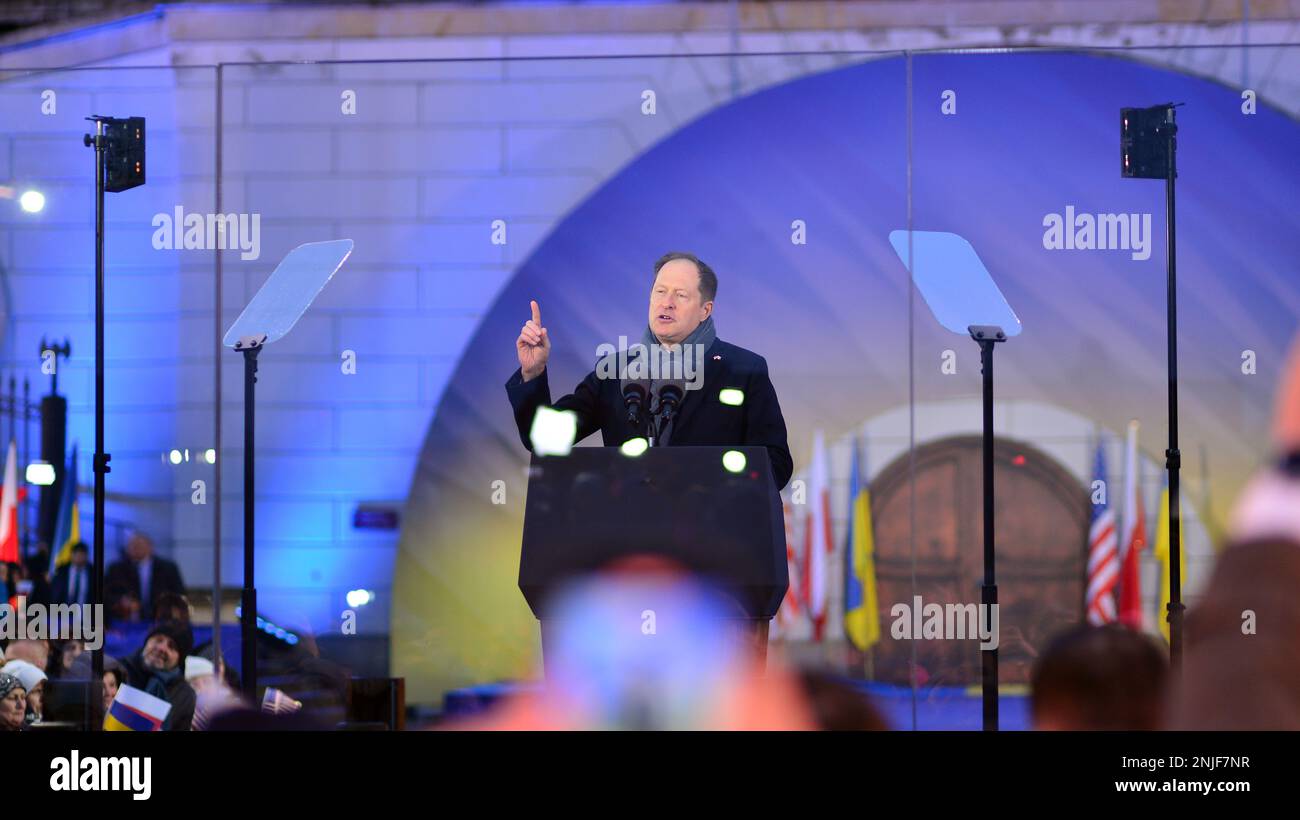 Varsavia, Polonia. 21 febbraio 2023. L'ambasciatore DEGLI STATI UNITI Mark Brzezinski presso i Giardini del Castello reale di Varsavia. Il discorso sull'anniversario dell'invas russo Foto Stock