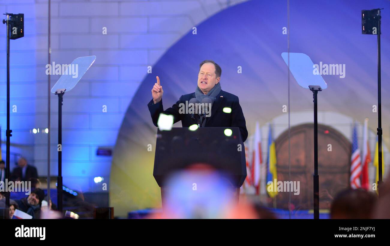 Varsavia, Polonia. 21 febbraio 2023. L'ambasciatore DEGLI STATI UNITI Mark Brzezinski presso i Giardini del Castello reale di Varsavia. Il discorso sull'anniversario dell'invas russo Foto Stock