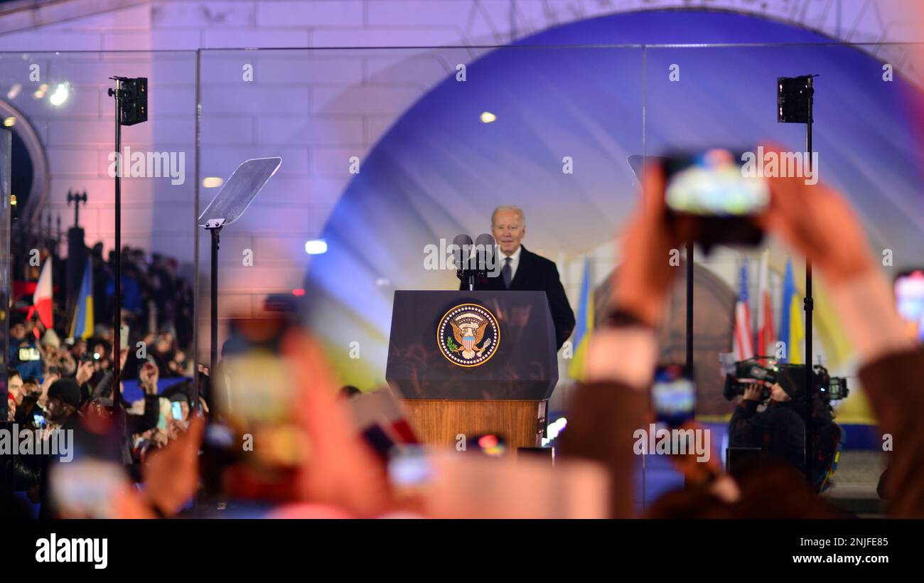 Varsavia, Polonia. 21 febbraio 2023. Joe Biden, presidente degli Stati Uniti, al Warsaw Royal Castle Gardens. Il discorso sull'anniversario dell'invasione russa Foto Stock