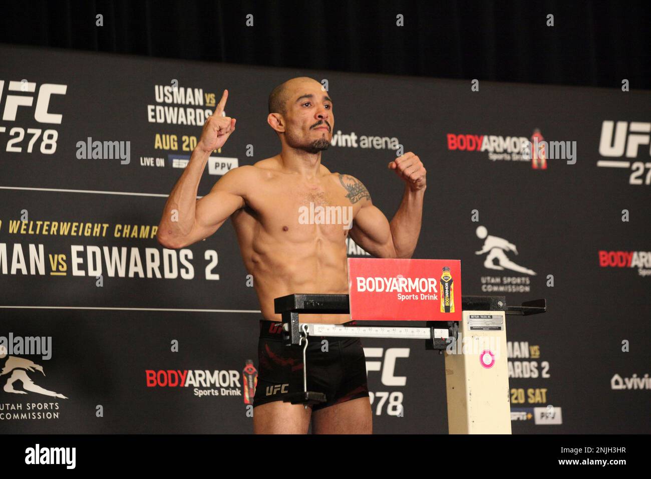 SALT LAKE CITY, UT - AUGUST 19: José Aldo weighs in for his UFC 278 bout during the official weigh-ins on August 19, 2022, at the Hilton Salt Lake City Center in Salt Lake City, UT. (Photo by Amy Kaplan/Icon Sportswire) (Icon Sportswire via AP Images) Foto Stock