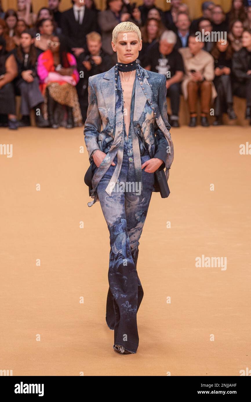 Milano, Moncalieri, Italia. 22nd Feb, 2023. Un modello in pista per la sfilata Roberto cavalli alla settimana della moda di Milano Autunno invernale Donna 2023/24. (Credit Image: © Riccardo Giordano/ZUMA Press Wire) SOLO PER USO EDITORIALE! Non per USO commerciale! Foto Stock