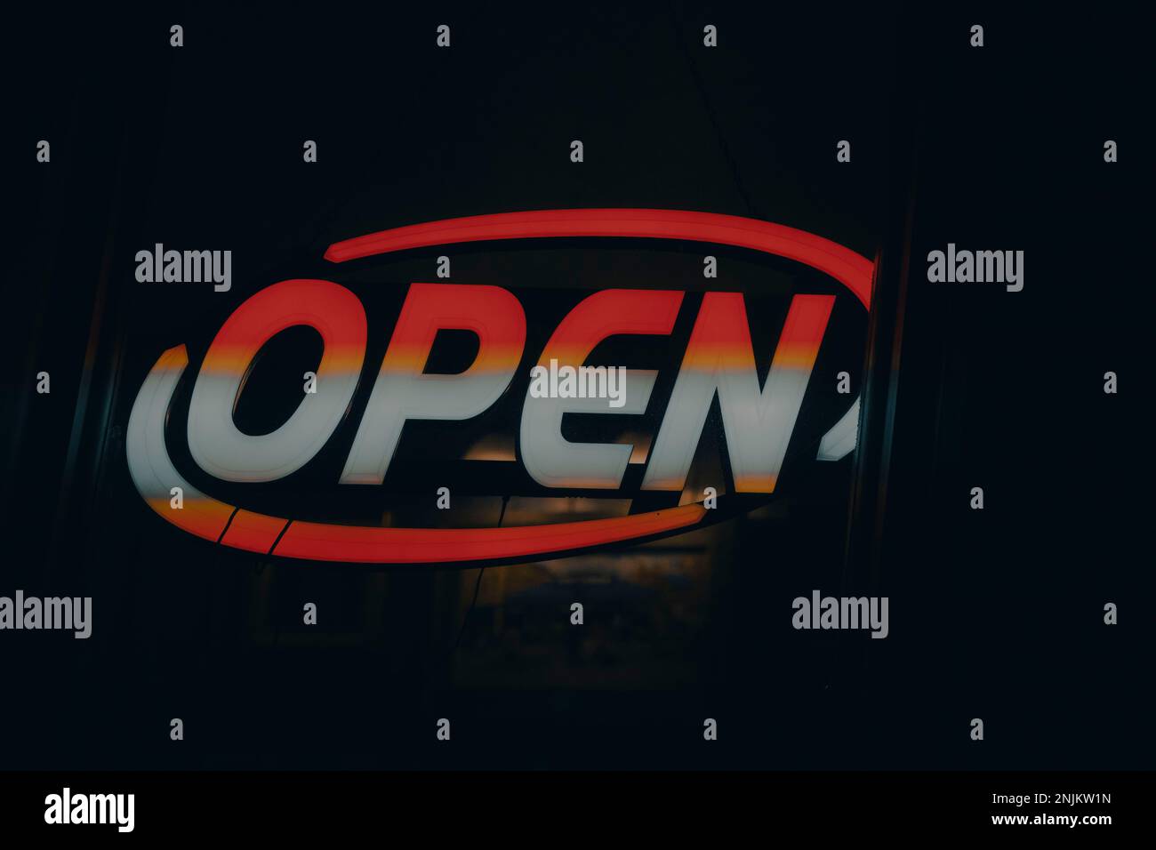 Insegne al neon aperto Foto Stock