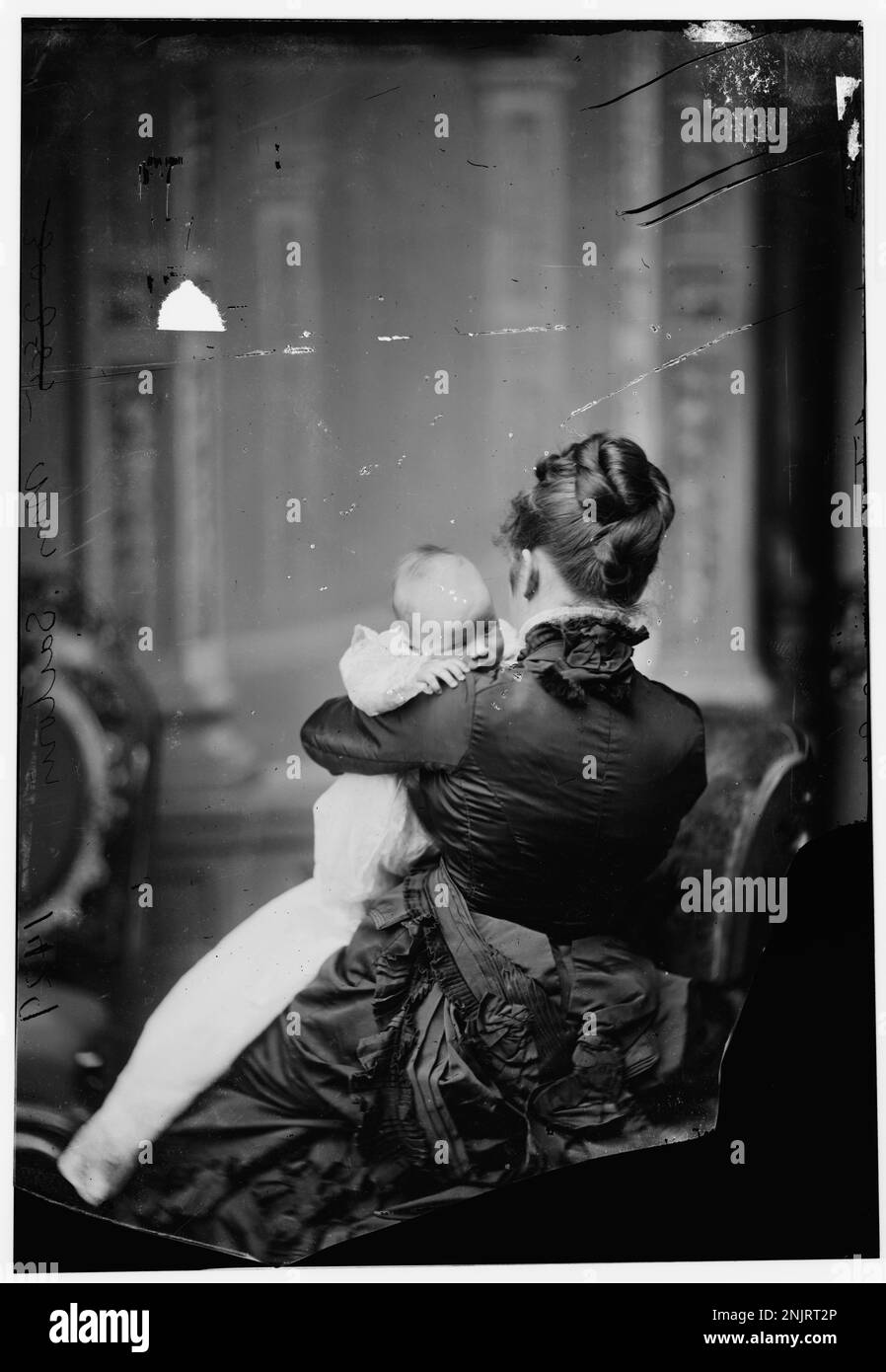 Fotografia della signora Nellie Grant Sartoris che tiene in braccio il suo bambino, la principessa Cantacuzene, che in seguito svelò il Grant Memorial a Washington, D.C. il 27 aprile 1922. La principessa Ida, sua figlia, ha assistito alla cerimonia. Foto Stock