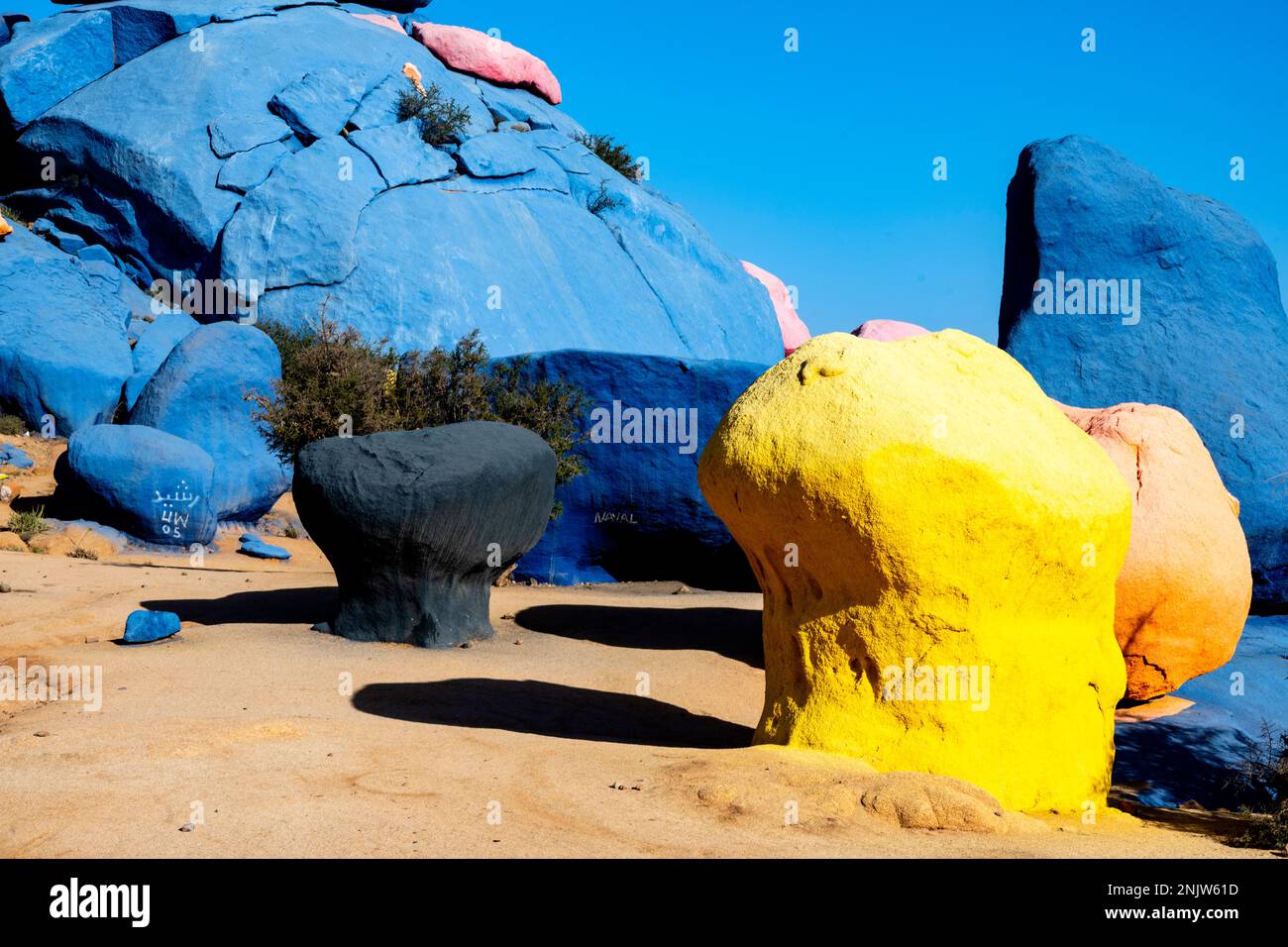 Afrika, Marokko, Provinz Tiznit, die „Blauen Steine“ des belgischen Künstlers Jean Vérame südlich der Stadt Tafraoute Foto Stock