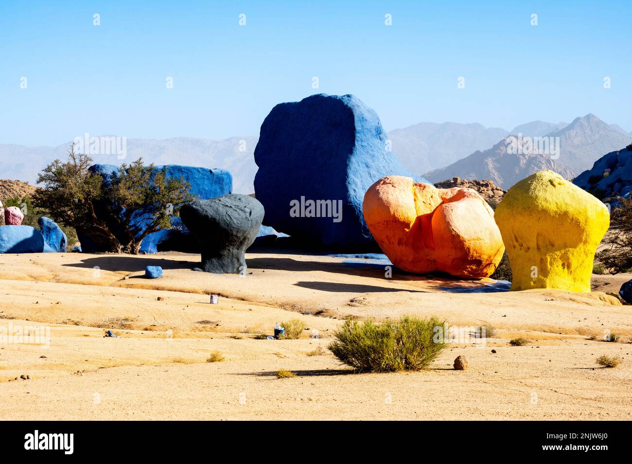 Afrika, Marokko, Provinz Tiznit, die „Blauen Steine“ des belgischen Künstlers Jean Vérame südlich der Stadt Tafraoute Foto Stock