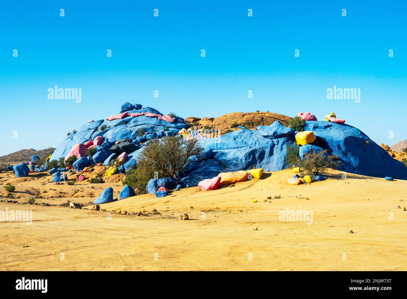 Afrika, Marokko, Provinz Tiznit, die „Blauen Steine“ des belgischen Künstlers Jean Vérame südlich der Stadt Tafraoute Foto Stock