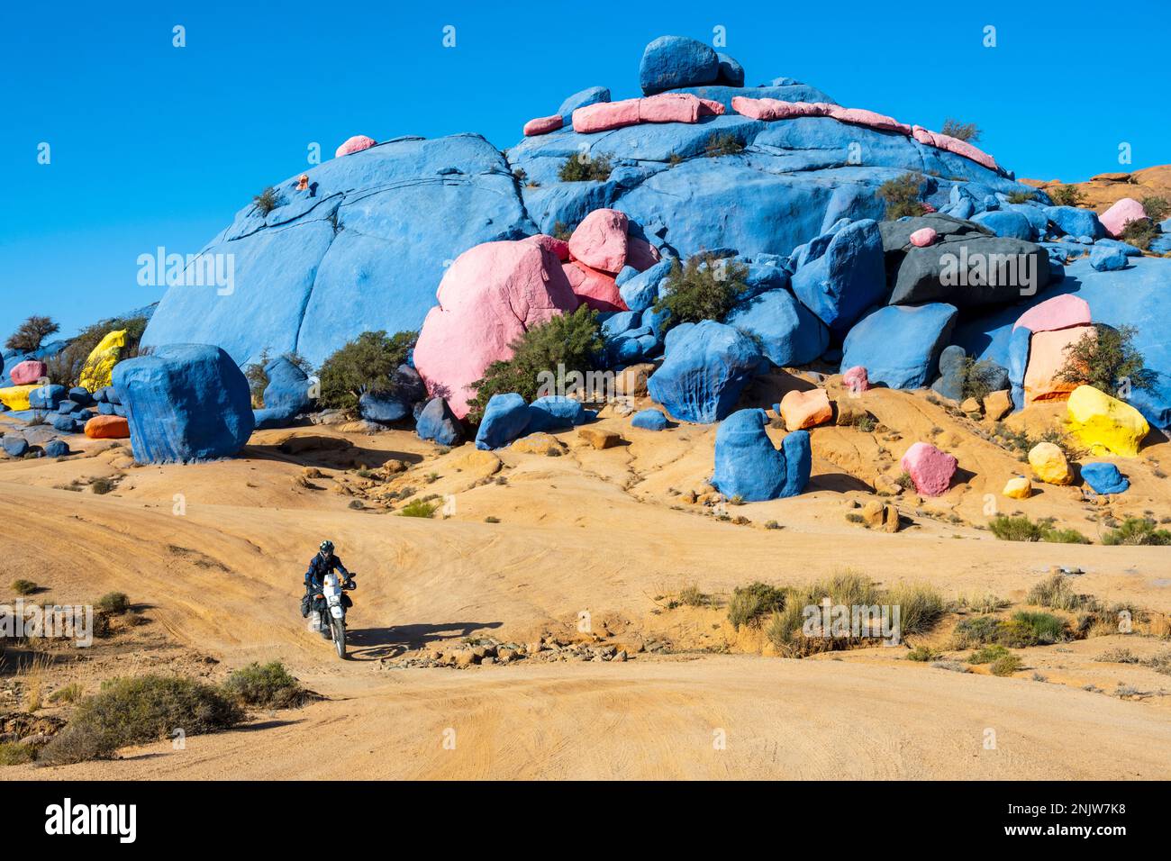 Afrika, Marokko, Provinz Tiznit, die „Blauen Steine“ des belgischen Künstlers Jean Vérame südlich der Stadt Tafraoute Foto Stock