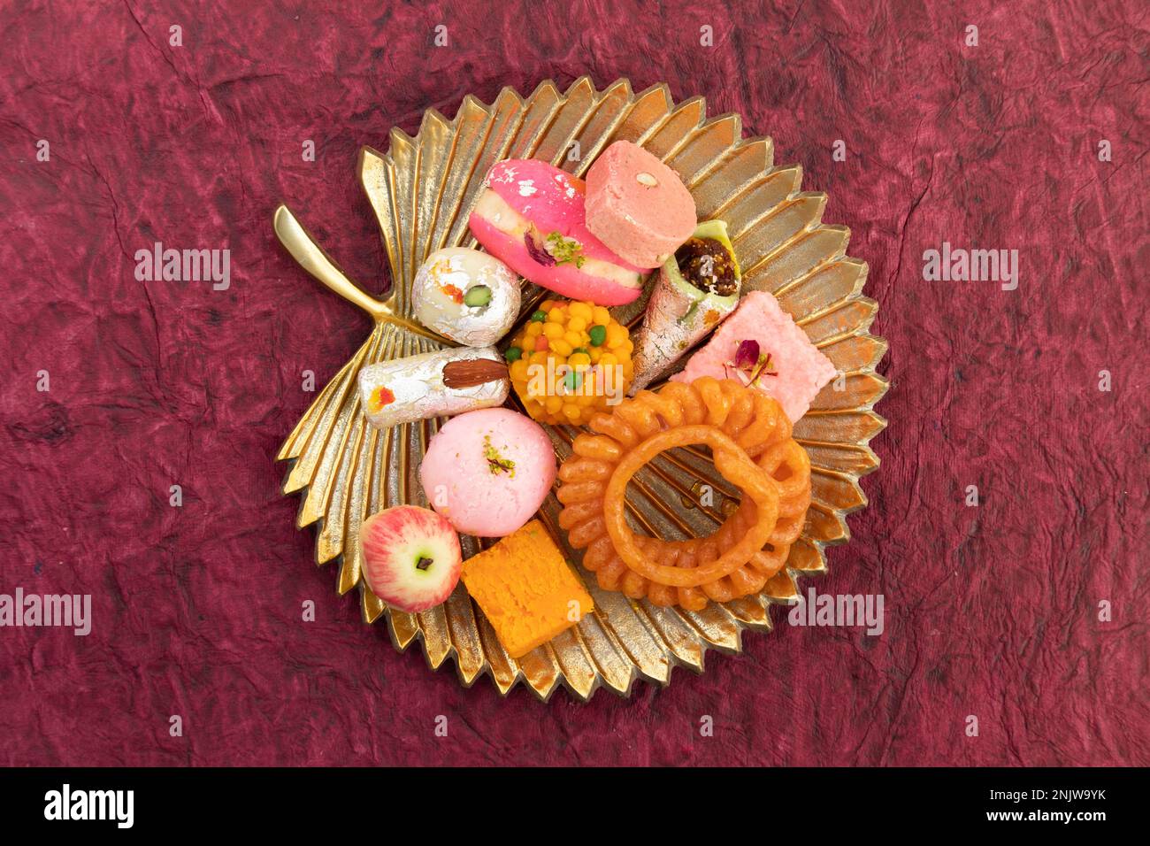 Mithai Imarti indiano chiamato anche Amitti, Amriti, Emarti, Omritti, Jahangir, Jhangiri, Jaangiri è Jalebi spiraloso come Mithai goduto su Holi, Diwali, R Foto Stock