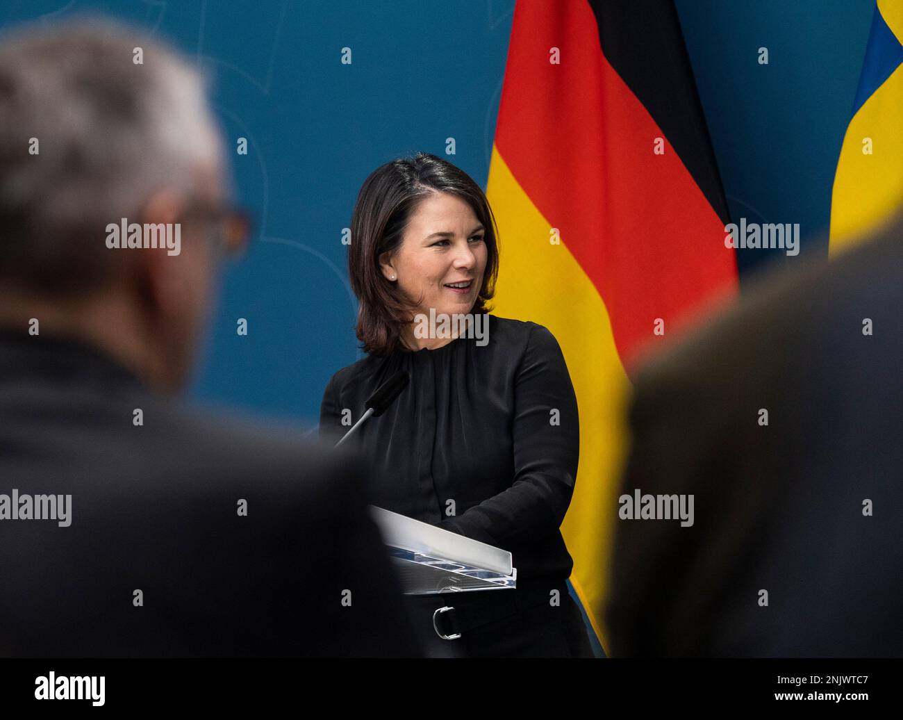 14 febbraio 2023, Svezia, Estocolmo;: Il ministro degli Esteri tedesco Annalena Baerbock promuove un piano di pace in Ucraina basato sulla carta delle Nazioni Unite attraverso una risoluzione che sarà votata oggi all'Assemblea generale delle Nazioni Unite. Foto: Christophe Gateau/dpa Foto Stock