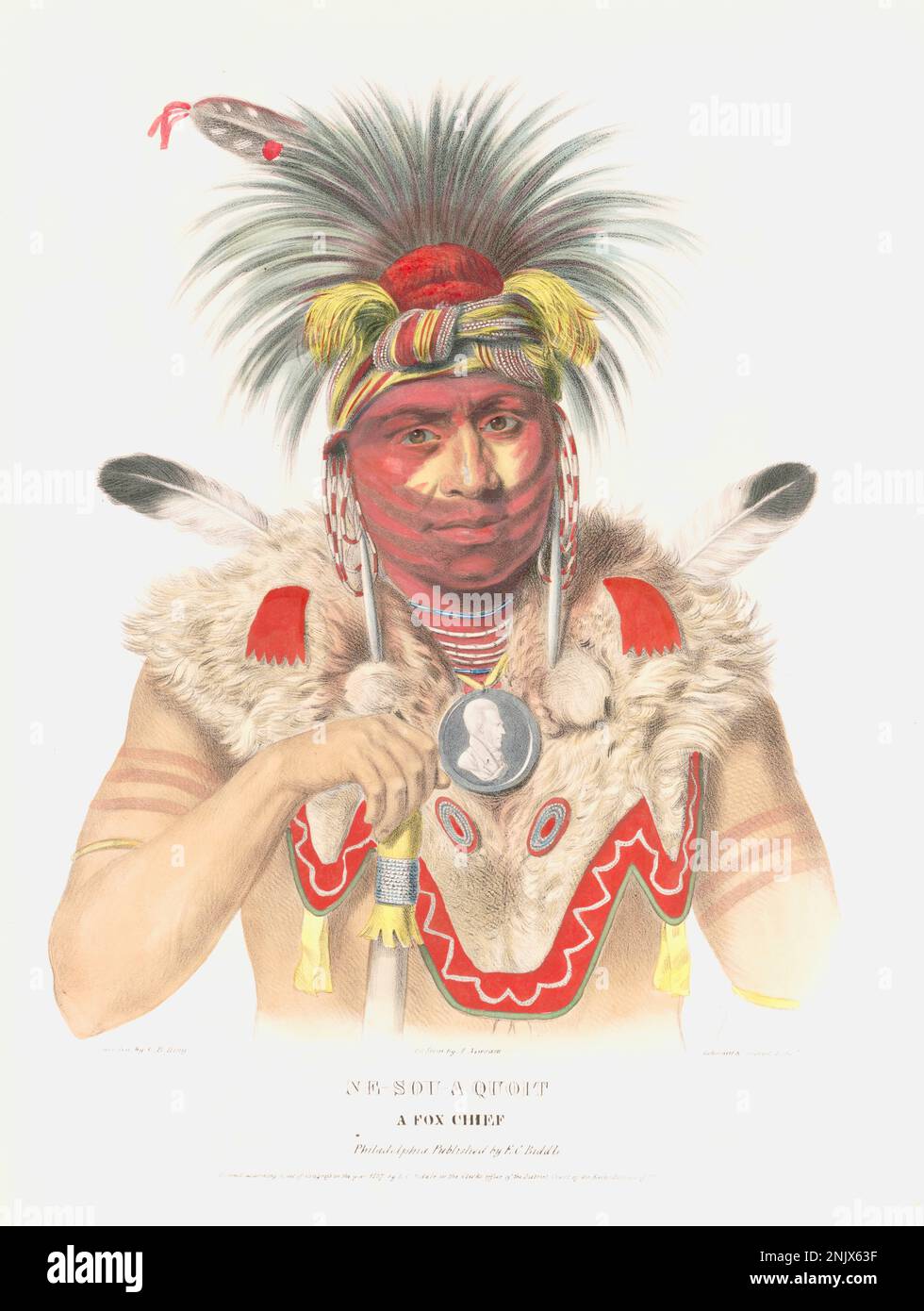 Ne-Sou-A Quoit, un capo della volpe - che indossa un elaborato capo-vestito, orecchini, collana, e indumento di spalla di pelliccia dipinto da Charles.Bird King - 1837 Foto Stock