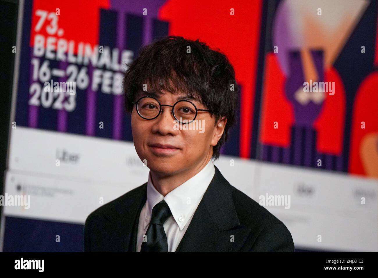 Berlino, Germania. 23rd Feb, 2023. Makoto Shinkai, regista e sceneggiatore, parla alla conferenza stampa per il film 'Suzume', in concorso alla Berlinale. Il 73rd° Festival Internazionale del Cinema di Berlino si terrà dal 16 al 26 febbraio 2023. Credit: Soeren Stache/dpa/Alamy Live News Foto Stock