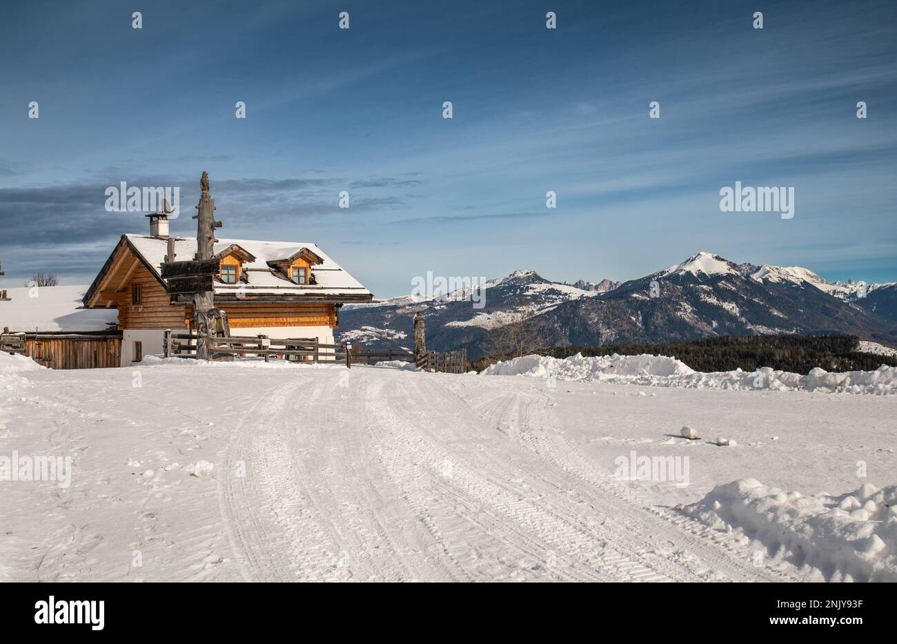 horn alm al Parco Naturale del Trodner Horn (in italiano: Parco naturale Monte Corno) è una riserva naturale a sud di Bolzano, in Alto Adige, Italia Foto Stock