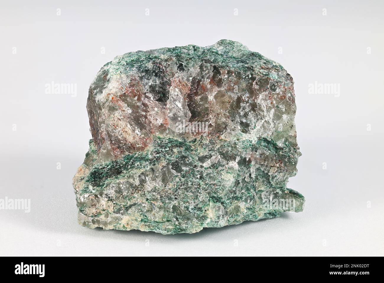 Fuchsite, nota anche come mica cromata, è una varietà ricca di cromo (Cr) della muscovite minerale, appartenente al gruppo mica dei minerali fillosilicati Foto Stock