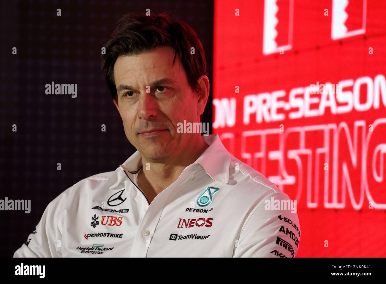 Toto Wolff (GER) Mercedes AMG F1 azionista e direttore esecutivo della conferenza stampa della FIA. 23.02.2023. Test di formula 1, Sakhir, Bahrein, giorno uno. Il credito fotografico dovrebbe essere: XPB/immagini dell'Associazione Stampa. Foto Stock