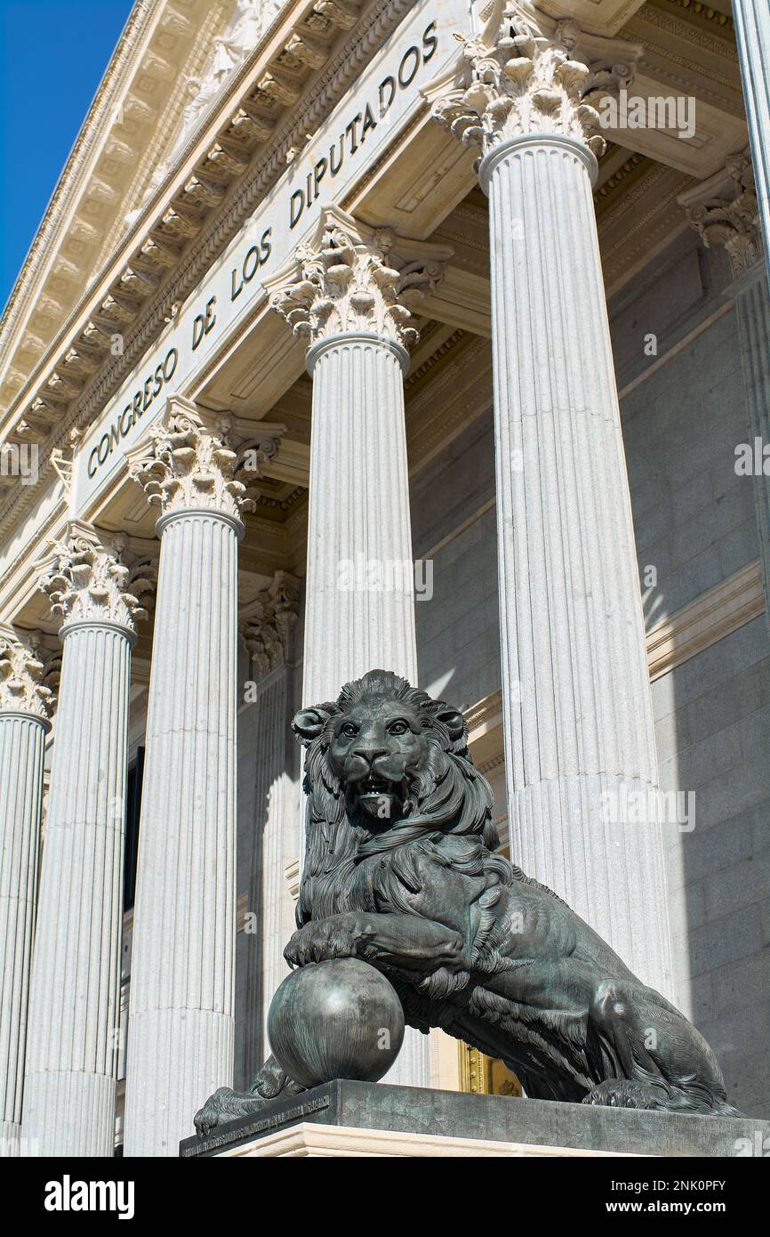 L'ingresso del Congresso dei deputati con il leone iconico Foto Stock