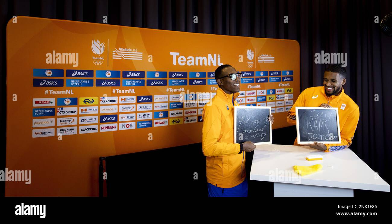 ARNHEM - Paesi Bassi, 23/02/2023, Liemarvin Bonevacia e Isayah Boers (R) nel corso di una riunione stampa dell'Unione Atletica a Papendal in vista dei campionati europei indoor di Istanbul all'inizio di marzo. ANP KOEN VAN WEEL Foto Stock