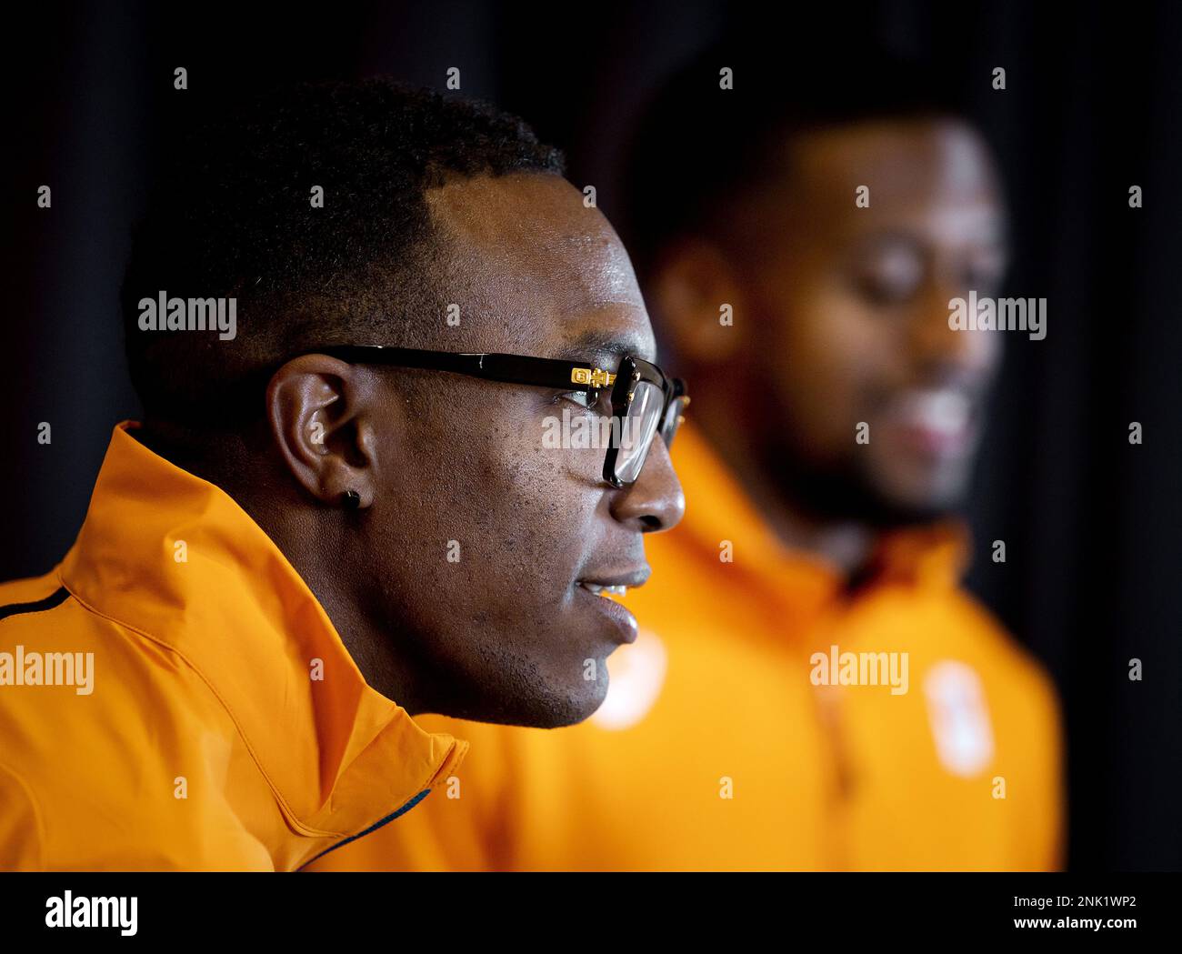 ARNHEM - Liemarvin Bonevacia e Isayah Boers (R) durante una riunione stampa dell'Unione Atletica al Papendal in vista dei campionati europei indoor di Istanbul all'inizio di marzo. ANP KOEN VAN WEEL Foto Stock