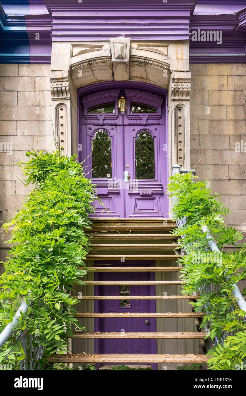 Porta casa colorata in le plateau Mont Royal Borough a Montreal, Quebec Foto Stock
