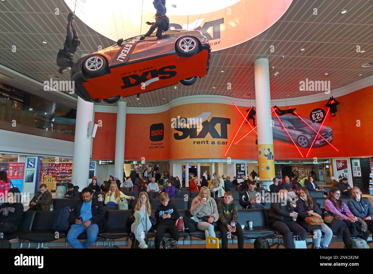 Sixt noleggio veicolo / promozione a Manchester Airport, la sua a Deal, la sua a rubare - canalizzare Missione impossibile Foto Stock