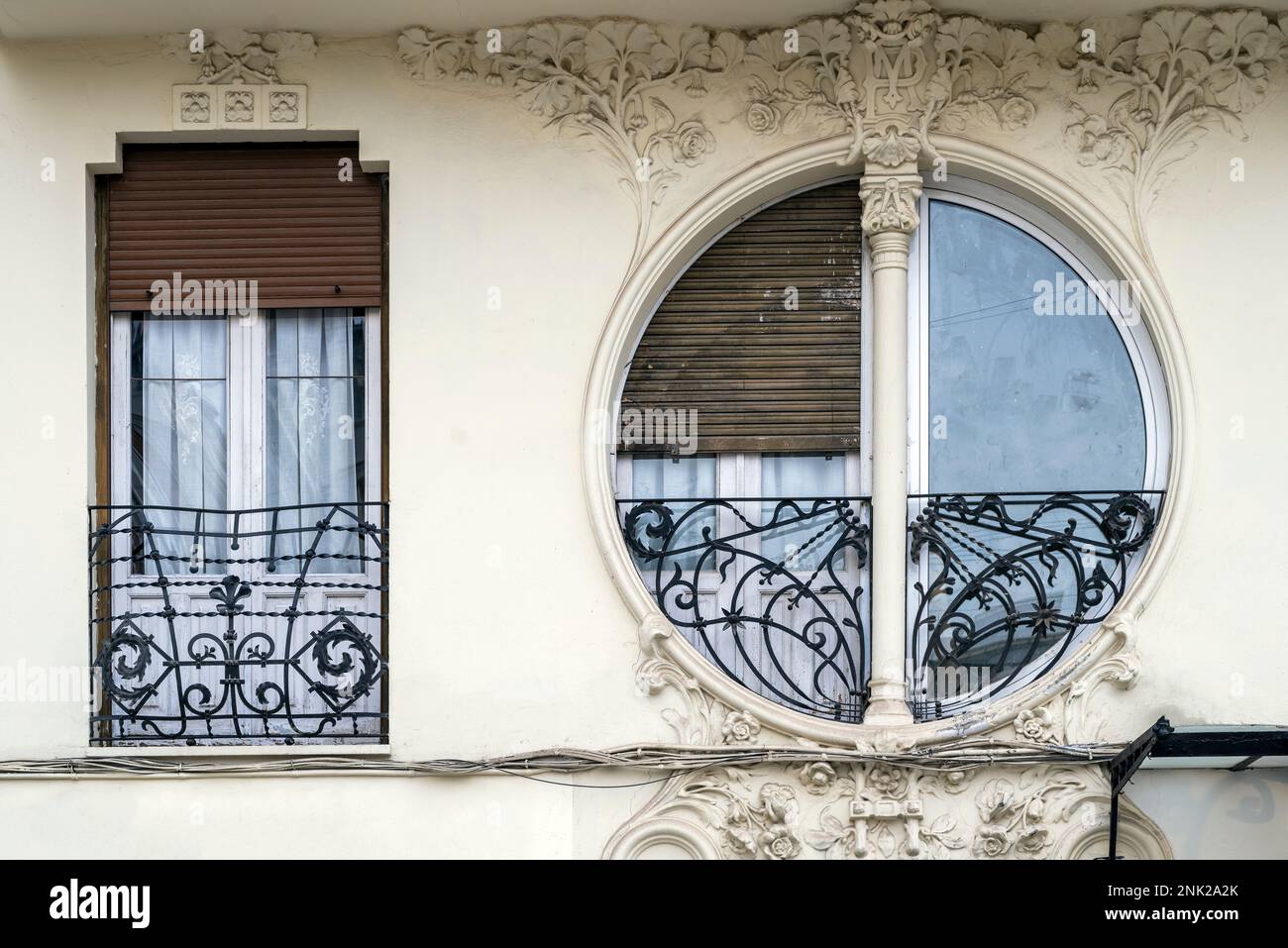 Finestra rotonda in un edificio art nouveau, Valencia, Spagna Foto Stock