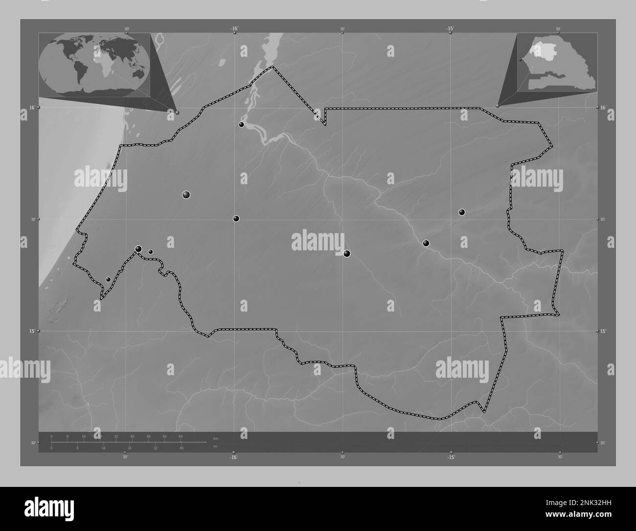 Louga, regione del Senegal. Mappa in scala di grigi con laghi e fiumi. Posizioni delle principali città della regione. Mappe delle posizioni ausiliarie degli angoli Foto Stock