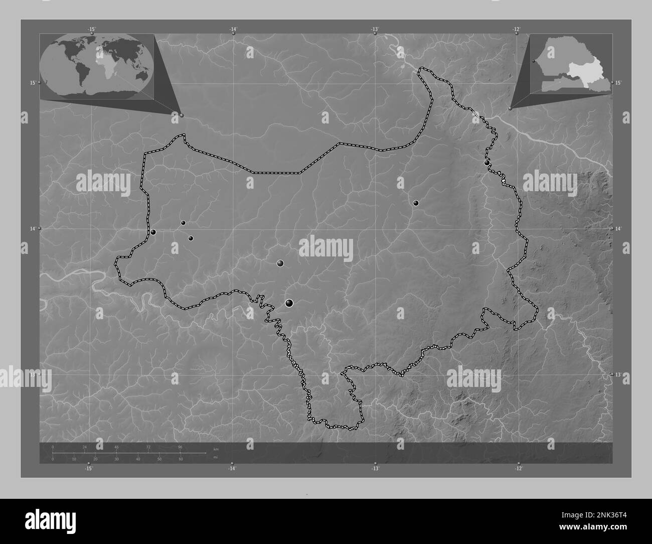 Tambacounda, regione del Senegal. Mappa in scala di grigi con laghi e fiumi. Posizioni delle principali città della regione. Mappe delle posizioni ausiliarie degli angoli Foto Stock